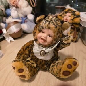 Leo Leopard plush with porcelain doll face Geppeddo Cuddle Kids Collectable